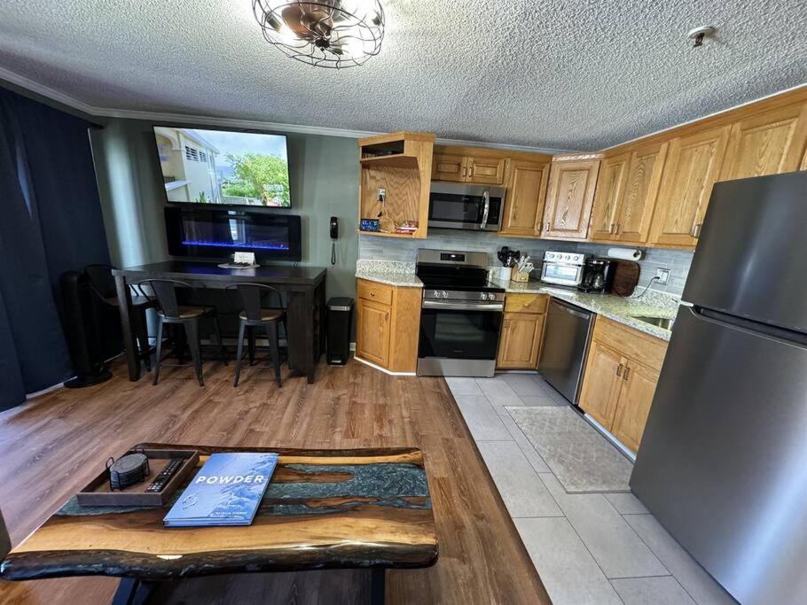Stroll to Slopes, Village Area, Ski in-out MtLodge 308 image