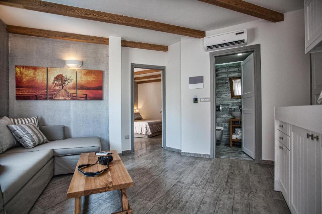 Сьюит (Классический люкс с 1 спальней и балконом), Omiros Boutique Hotel (Adults Only)