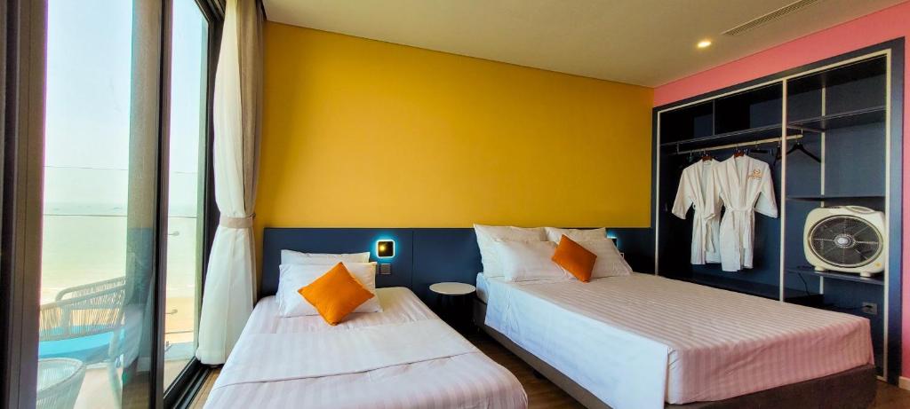 IB708 FLAMINGO Hai Tien