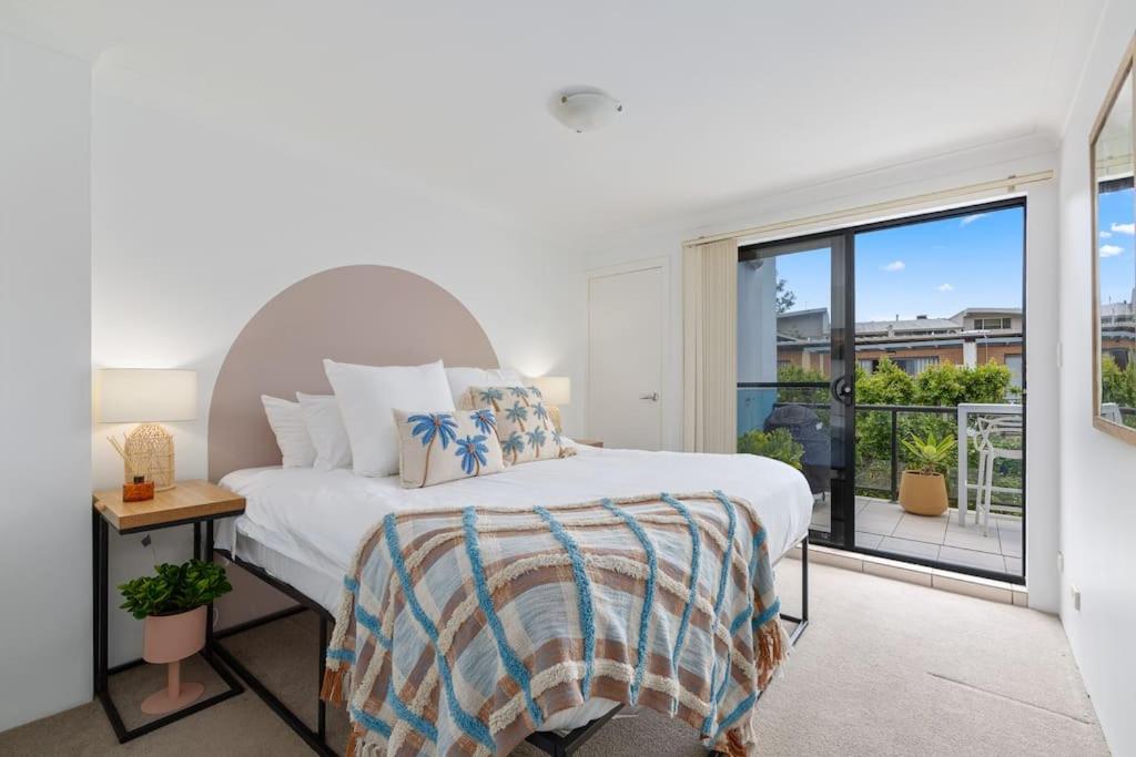 Chic Brookvale Unit-Big Balcony!