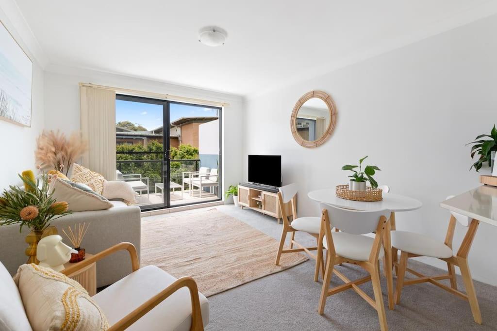Chic Brookvale Unit-Big Balcony! photo 3
