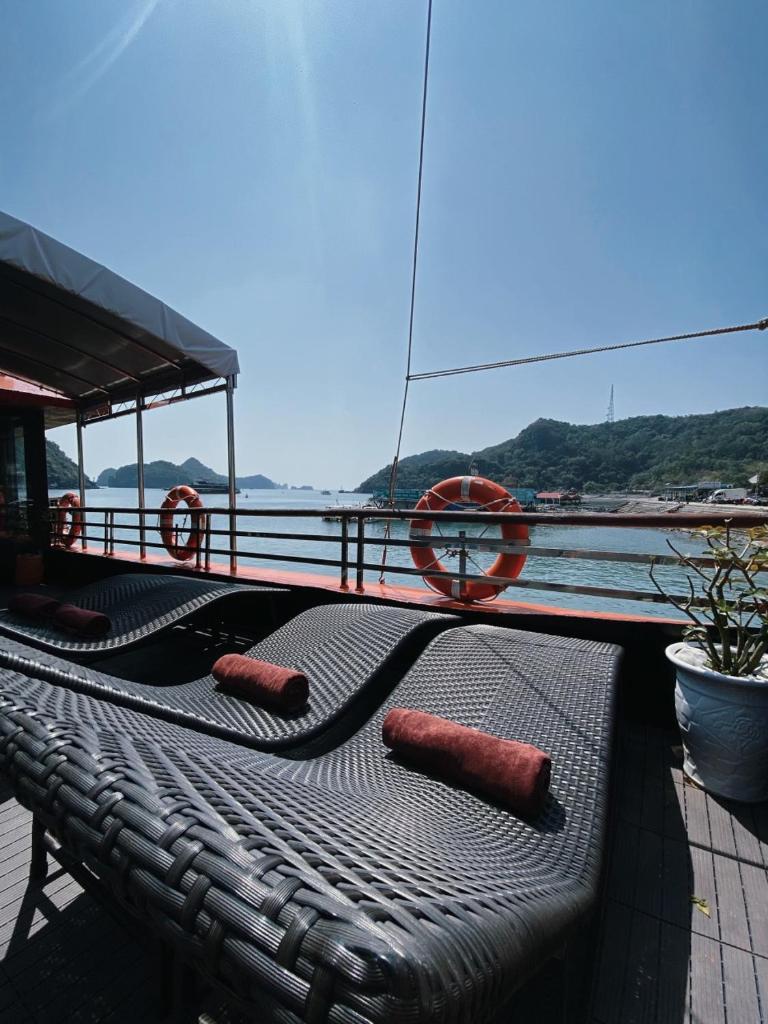 Lan Ha Bay Cruise 2Days 1Night From Cat Ba Island
