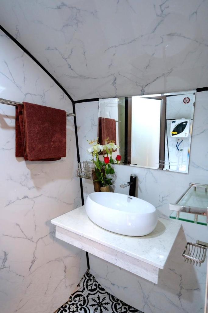 Lan Ha Bay Cruise 2Days 1Night From Cat Ba Island