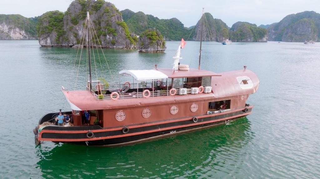 Lan Ha Bay Cruise 2Days 1Night From Cat Ba Island