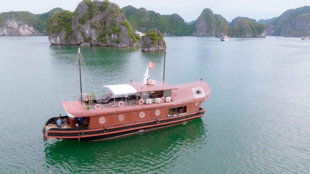 Lan Ha Bay Cruise 2Days 1Night From Cat Ba Island