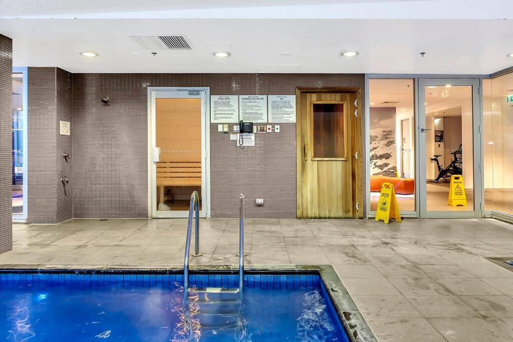 'The Hindmarsh' Hotel-style Pad with Hills Panorama photo 4