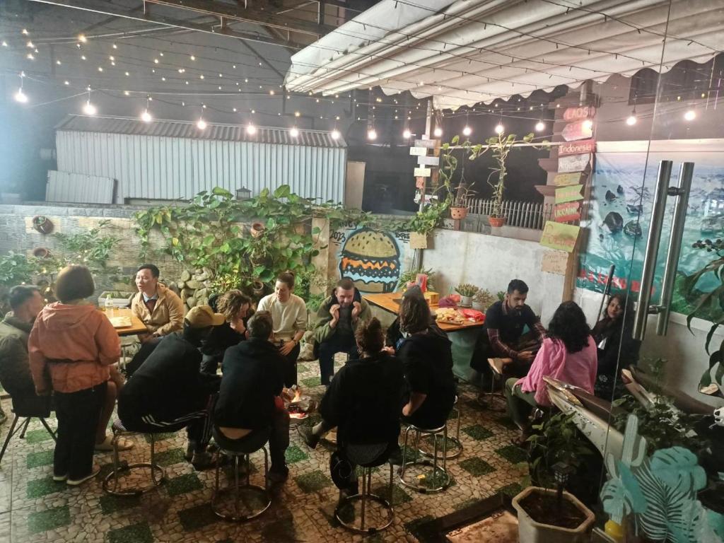 Ha Long Fancy Hostel with Vegetarian and Vegan Restaurant