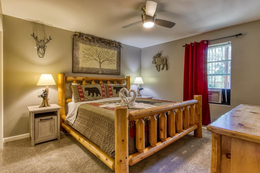 Fun & Games by HoneyBearCabins 2BR/1BA Sleeps 7 image