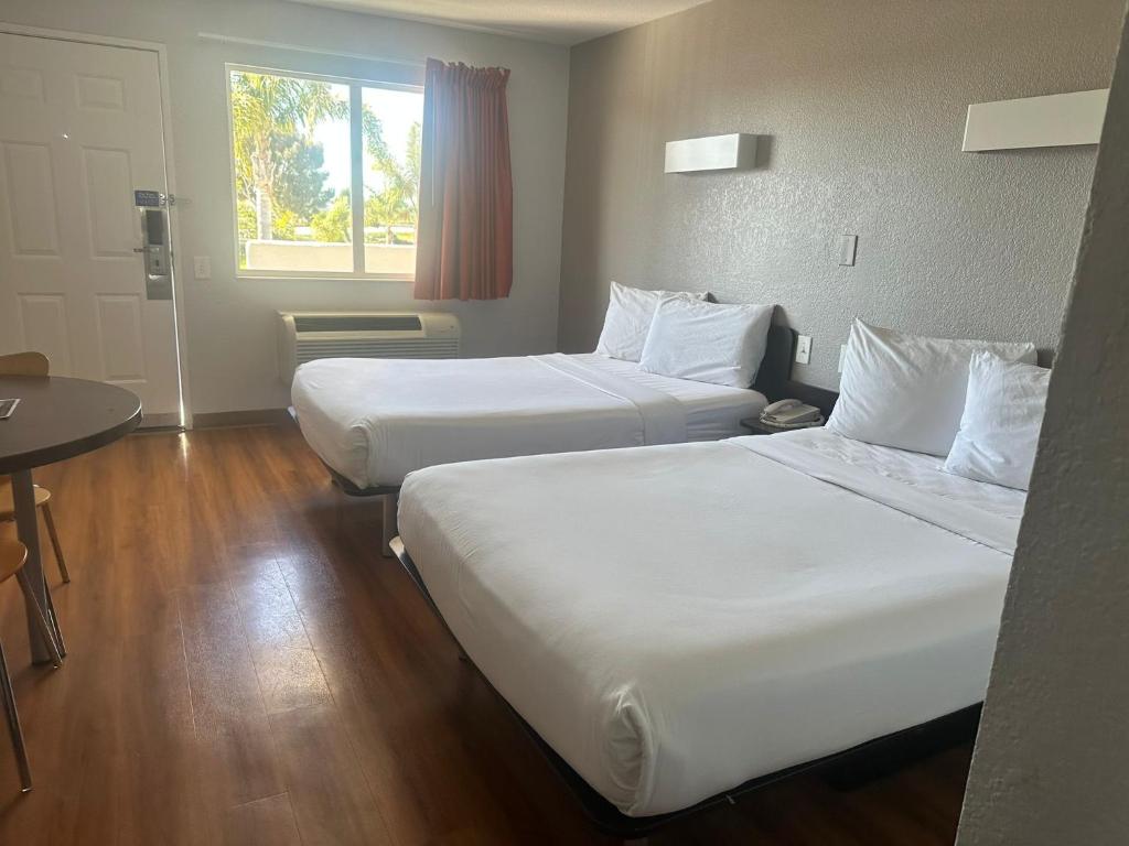 Motel 6 Ventura, CA - South Room Type - Quadruple Room - Non-Smoking