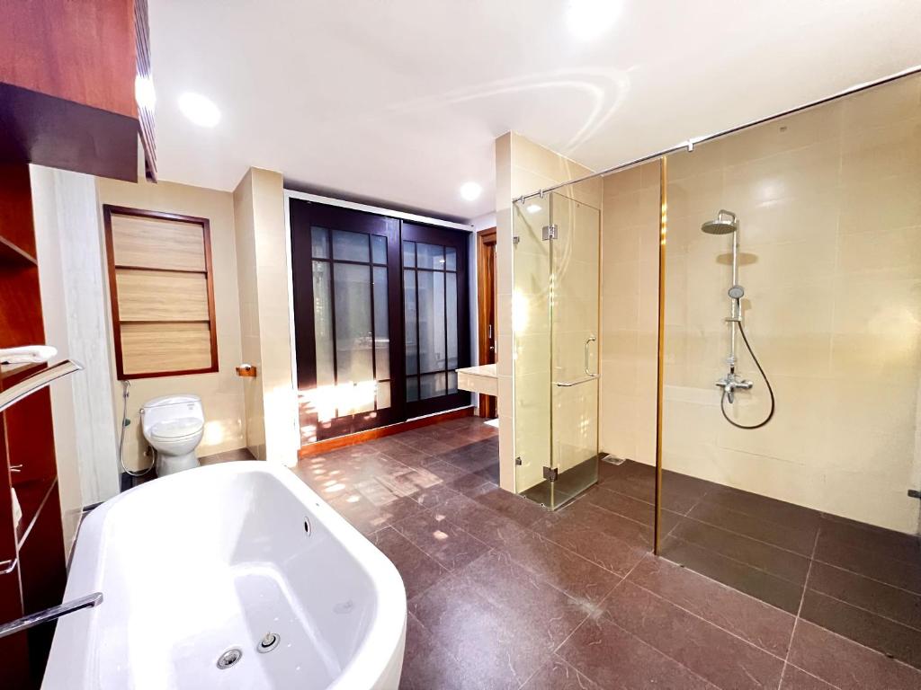 BAU VILLAS 4BR - 5' walk to My Khe Beach