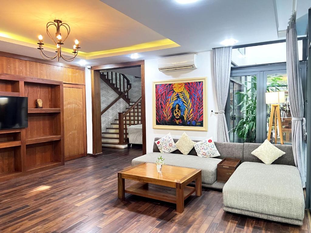 BAU VILLAS 4BR - 5' walk to My Khe Beach