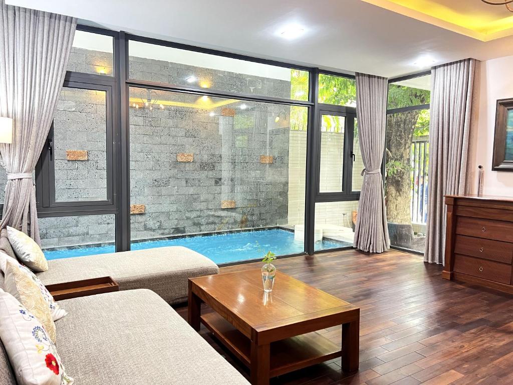 BAU VILLAS 4BR - 5' walk to My Khe Beach