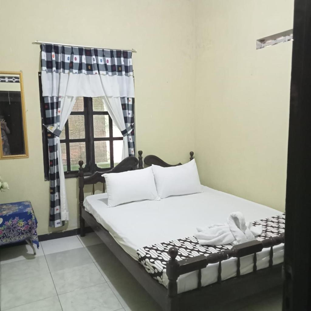 Homestay Bu Enik Borobudur by BToC photo 3