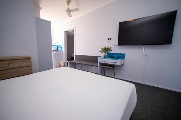 Manjimup Motor Inn - Tap to explore photos