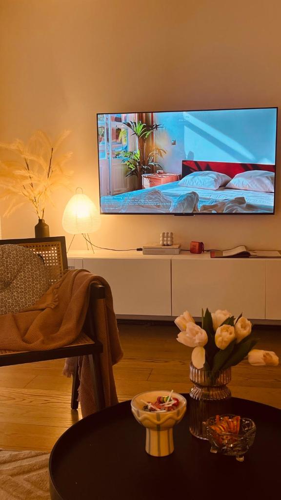 Collins Paris End suite- 2 bedrooms with balcony photo 1