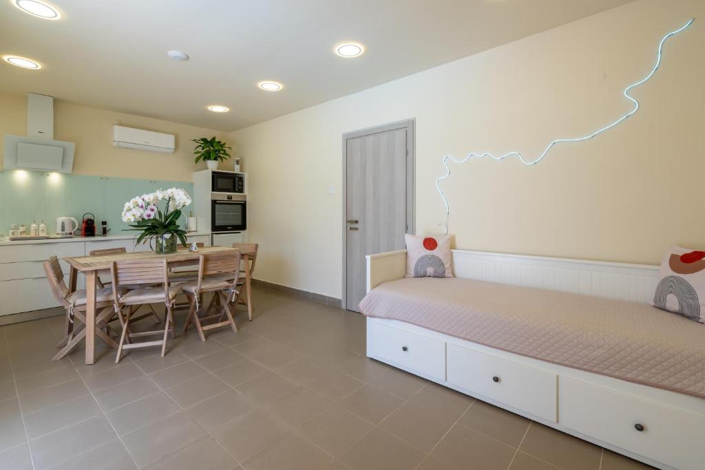 Modular Bungalows With Heated Pool Artemis Greece - Tap to explore photos