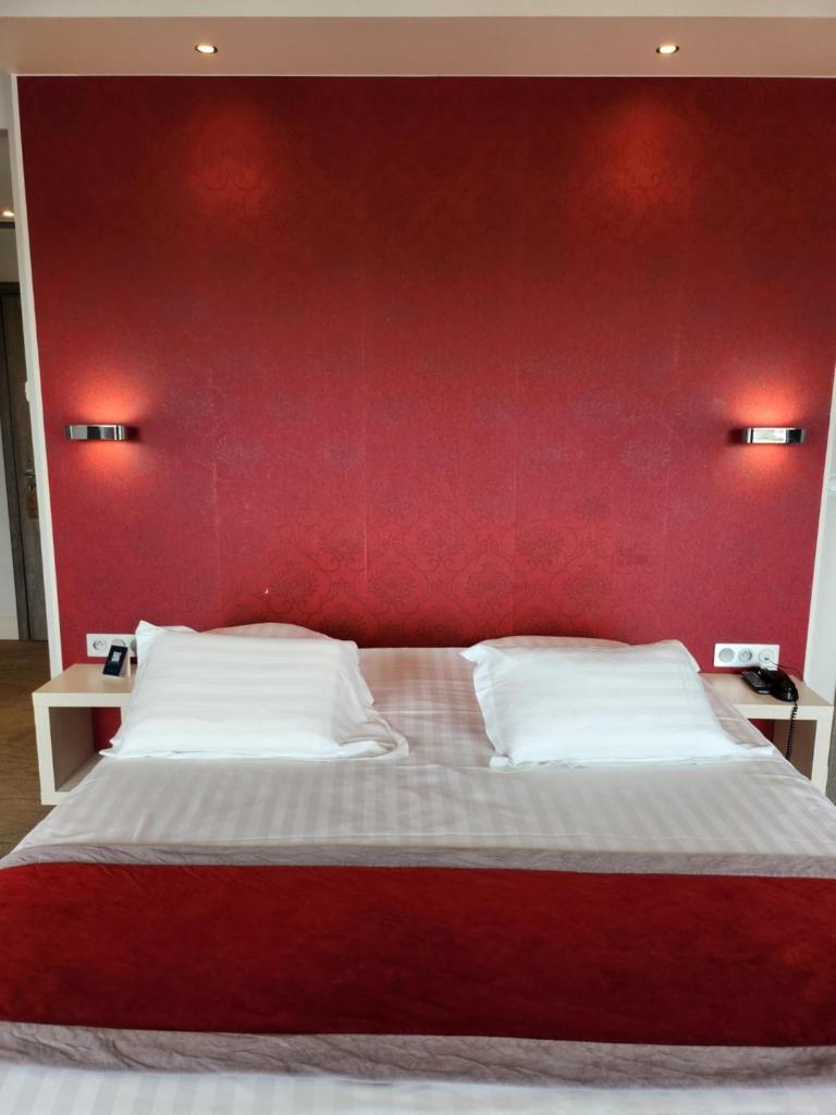Kyriad Prestige Lyon Est - Saint Priest Eurexpo Hotel and Spa - Tap to explore photos