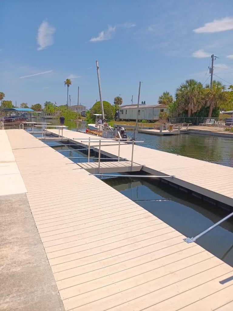 Modern Waterview House image