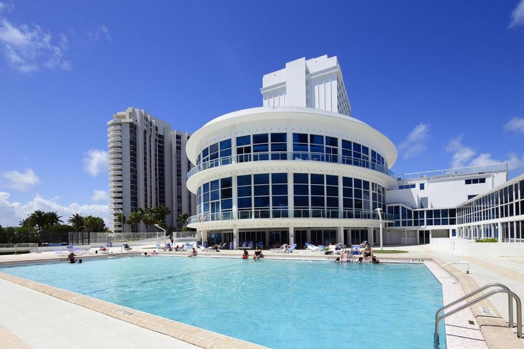 New Point Miami Beach Apartments image