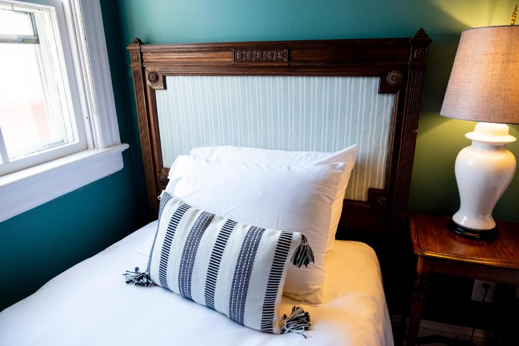 Chart House Inn - Tap to explore photos