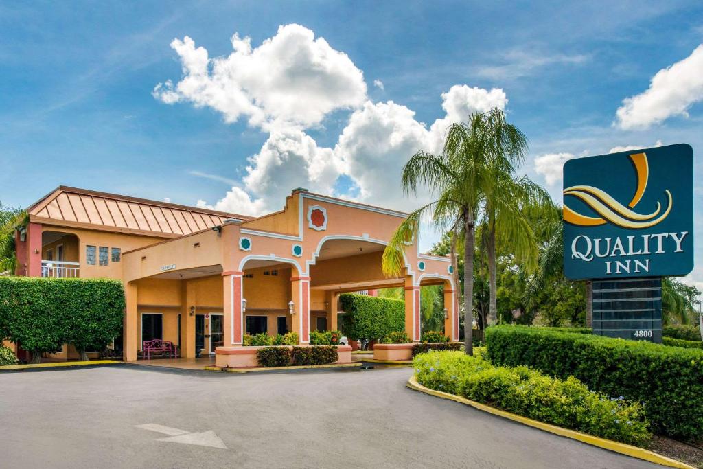 Quality Inn Sarasota North Near Lido Key Beach image