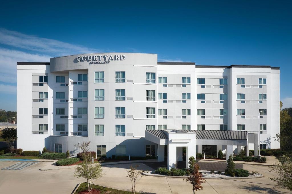 Courtyard Hammond image