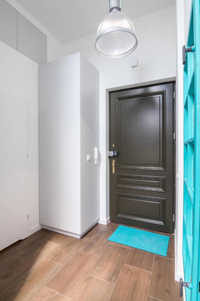 Turquoise Venilia - 2BR & Winda -Centrum - Tap to explore photos