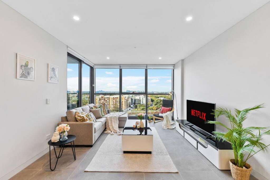 City views & New 3b2b1p Apt in Homebush