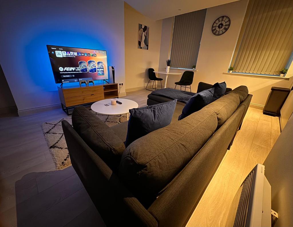 Central Leeds - Stylish Apartment - Tap to explore photos