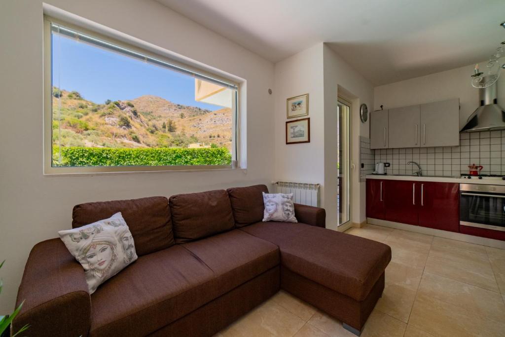 Villa Almond - Tap to explore photos