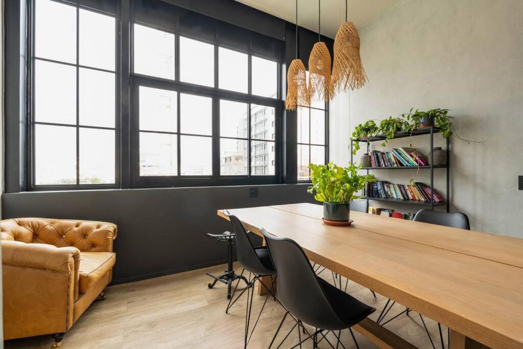 Modern Studio Apartment - CoWorking - City Views - Tap to explore photos
