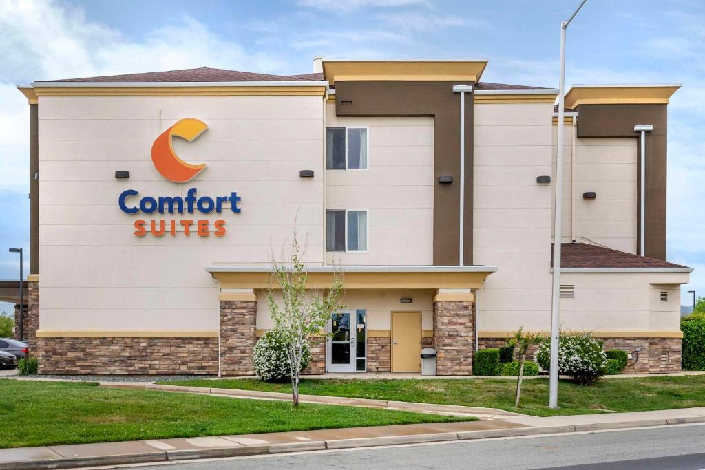Comfort Suites Redding - Shasta Lake image