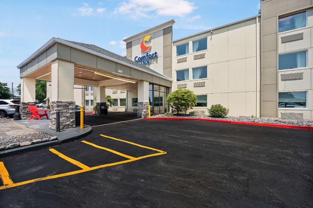 Comfort Inn Mayfield Heights Cleveland East image