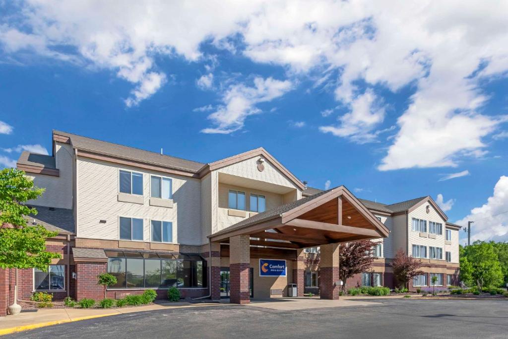 Comfort Inn & Suites image