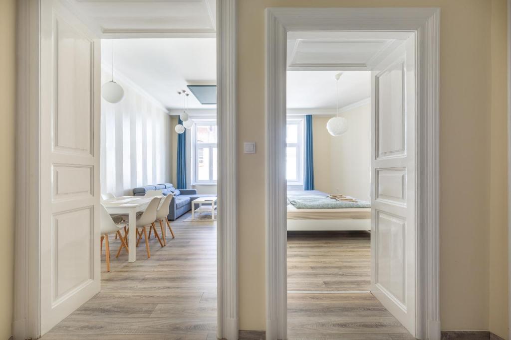 R62A Rottenbiller Apartment