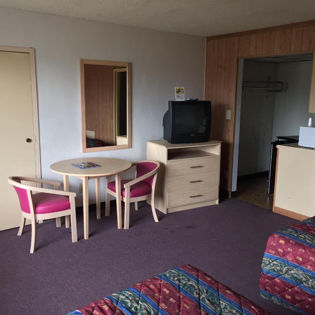 MacThrift Motor Inn photo 4