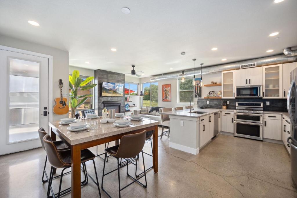 Swanky Townhome near Old Town, Breweries & River! image
