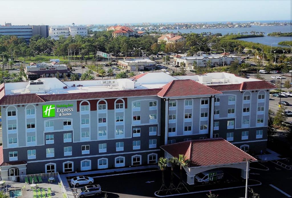 Holiday Inn Express & Suites St. Petersburg - Madeira Beach, an IHG Hotel image