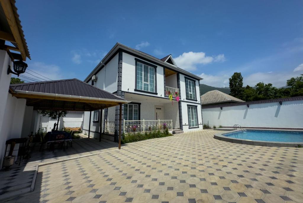 White vip Villa photo 3