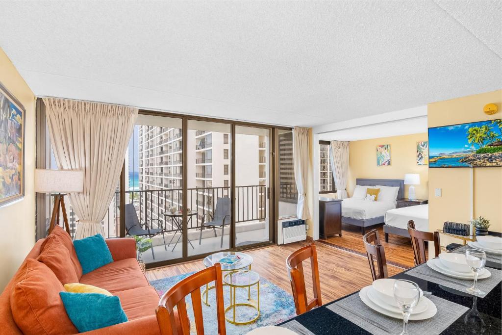 Beautiful 1BR, Steps to Waikiki Beach and Parking image
