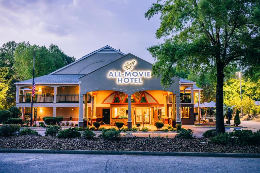 All-Movie Hotel image