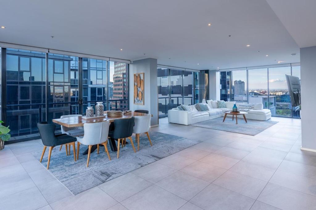 Perfect 4 Bedroom Penthouse close to Casino