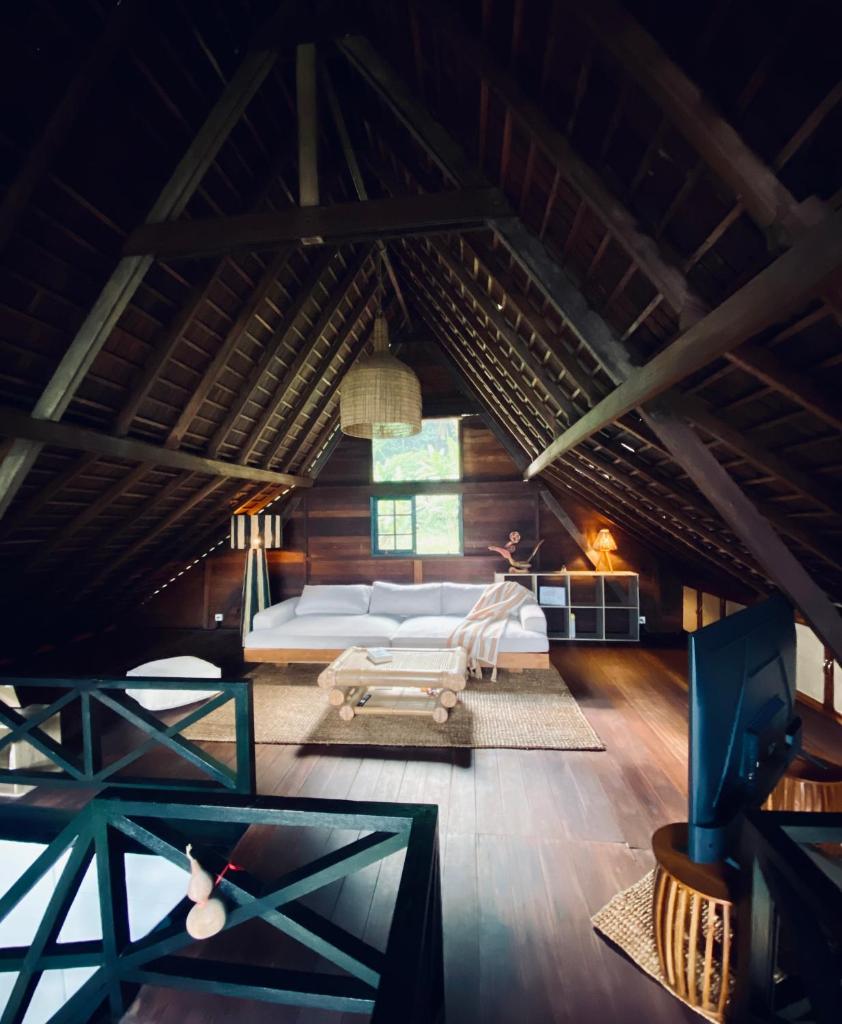 Lakeside retreat and Golf in Bedugul photo 1