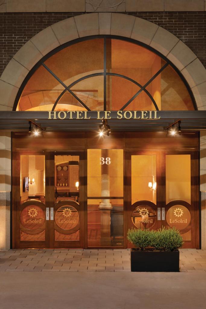Executive Hotel Le Soleil New York image
