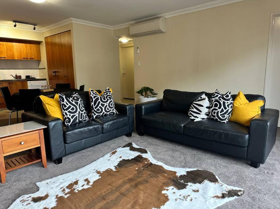 Perth city l CBD and Pool view l 1 King bed and 2 Single beds - Tap to explore photos