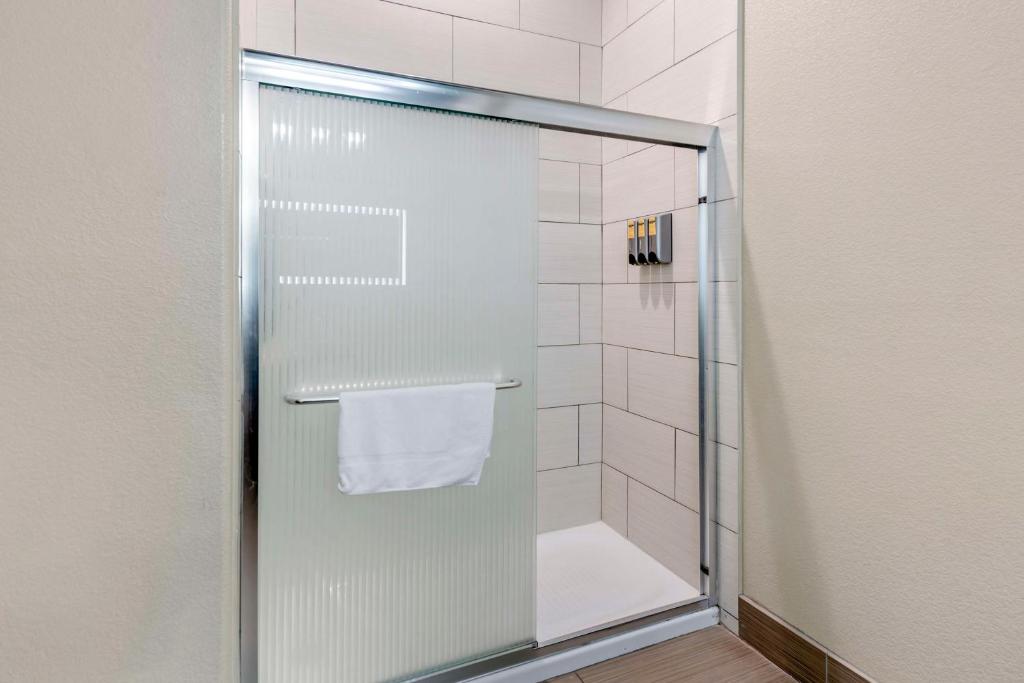 Best Western Plus Pflugerville - Tap to explore photos