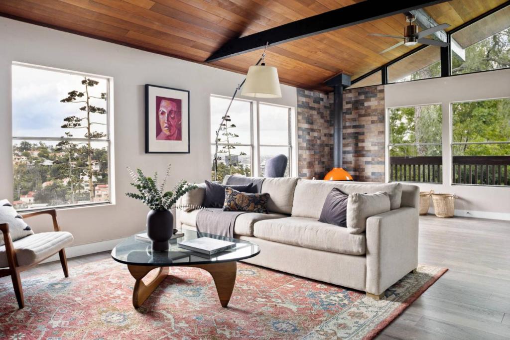 Hollywood Hideaway image