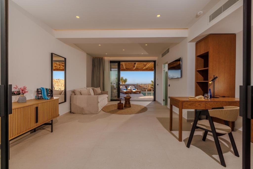 Deos Luxury Suites - Adults Only - Tap to explore photos