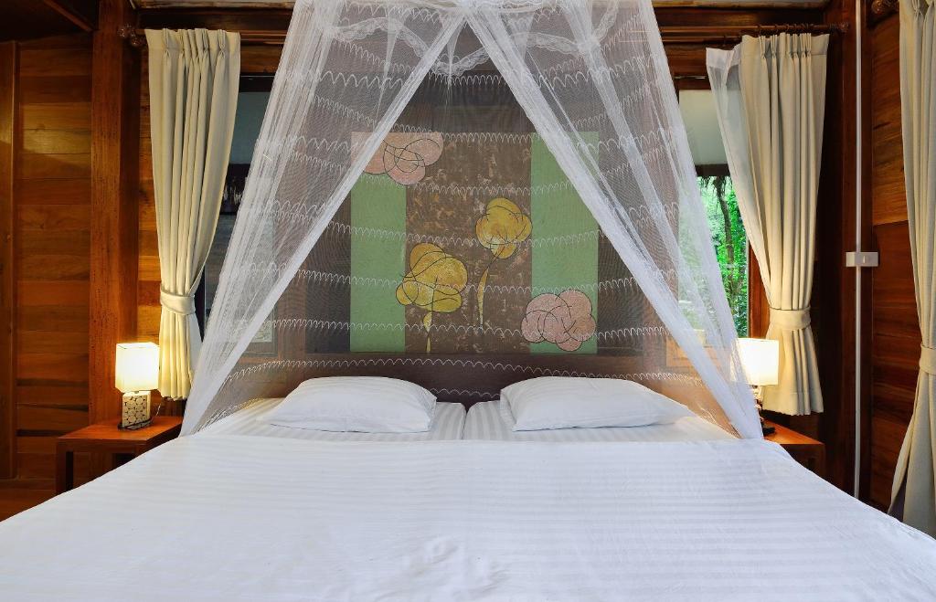 Номер (Улучшенное бунгало с вентилятором, вид на сад), Koh Kood Resort