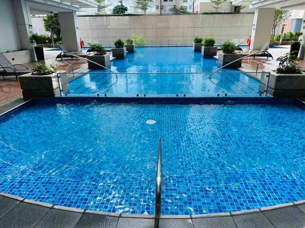 Executive Suite in Bonifacio Global City - Tap to explore photos